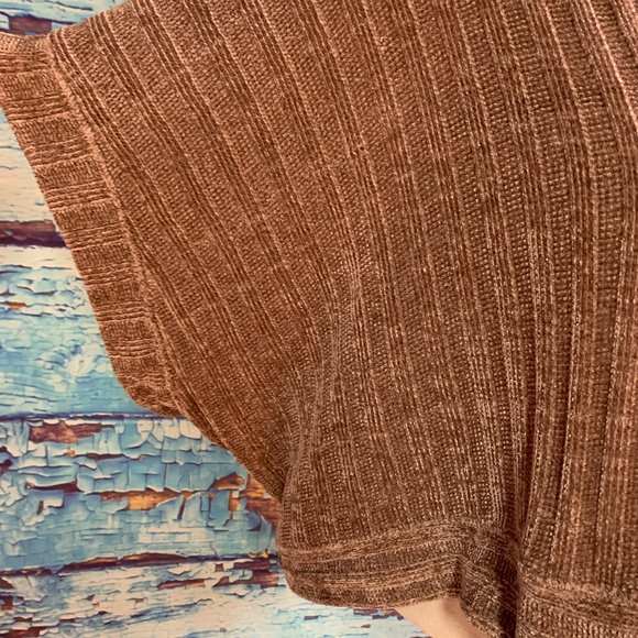 Urban Outfitters Oversized Short Dolman Sleeve Cropped Sweater - Picture 4 of 7